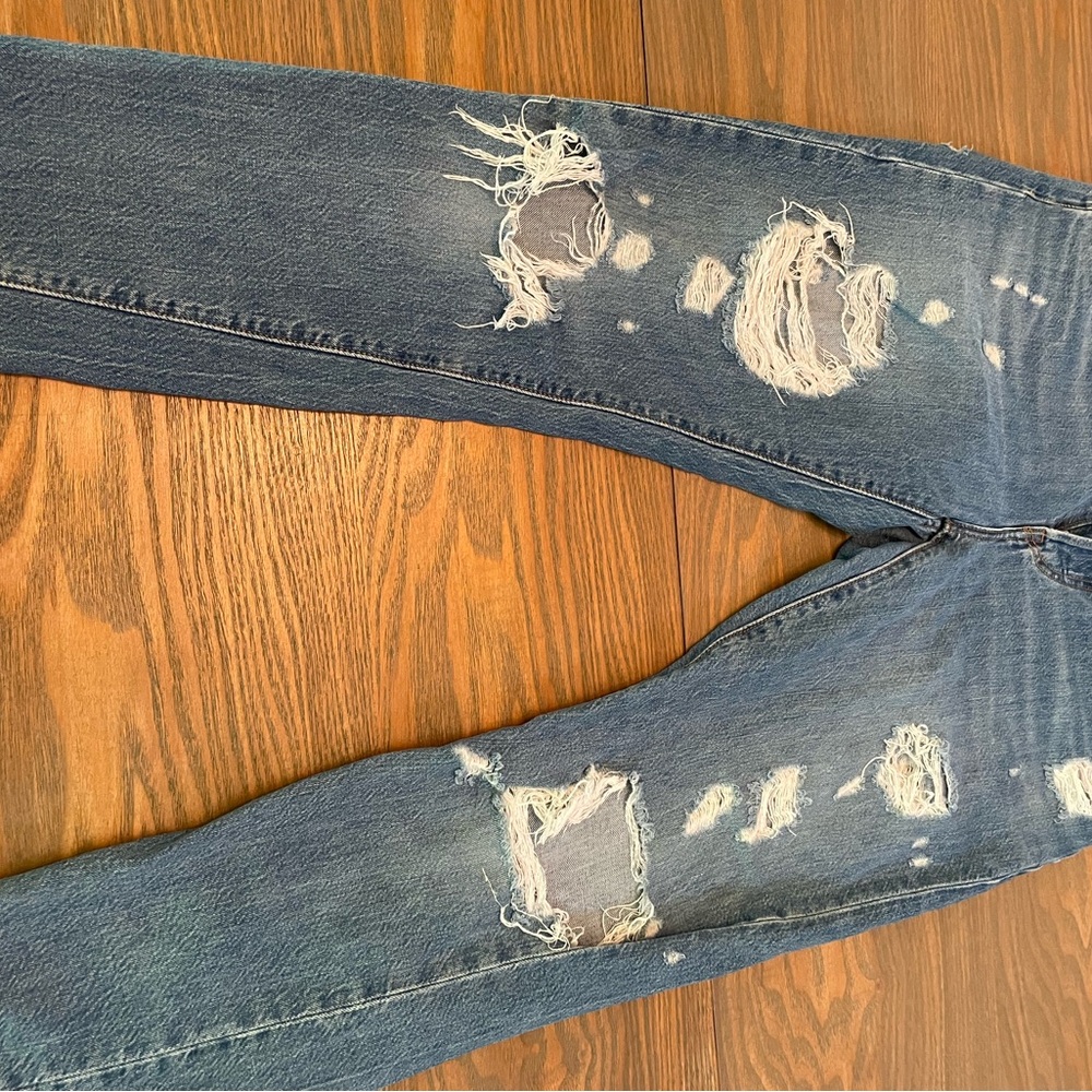 Vintage Levi’s Relaxed Blue Distressed Jeans
